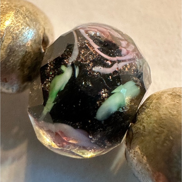 ARTISAN Pink Rose Green Leaf Faceted Black Lamp Work Antique Gold Cord Necklace - Picture 3 of 6